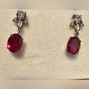 Hollywood Collection “Vivian Leigh” pierced earrings in original box